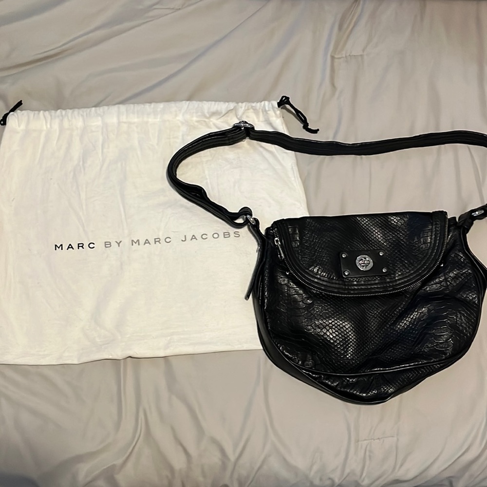 Marc Jacob’s black leather crossbody purse